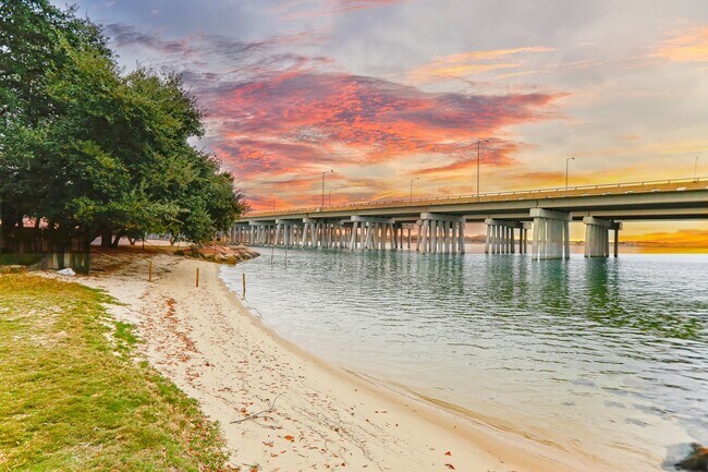 Building Photo - Stunning Waterfront Condo with Deep Water Access!