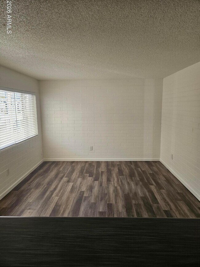 Foto del edificio - 521 E Bethany Home Rd