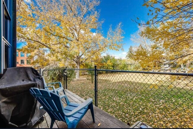 Building Photo - 1212 13 Av SW