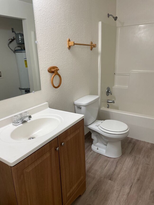 Building Photo - Duplex For Rent PENDING APPLICATIONS!!