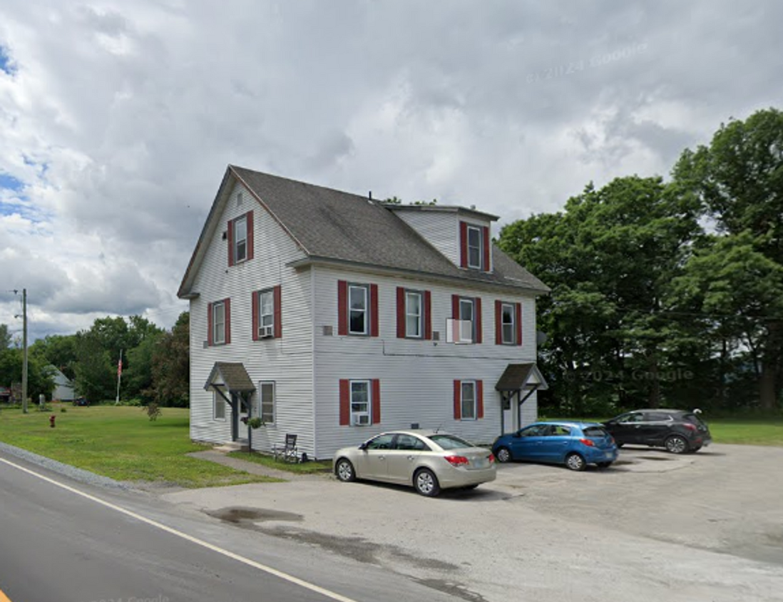 Foto principal - 3135 Dartmouth College Hwy