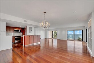 Building Photo - 5415 Collins Ave