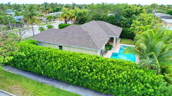 Foto del edificio - 376 Forest Hill Blvd