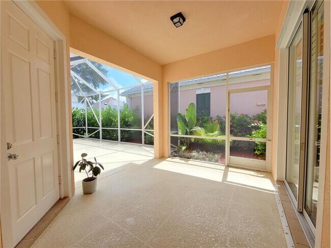 Building Photo - 229 Poinciana Dr
