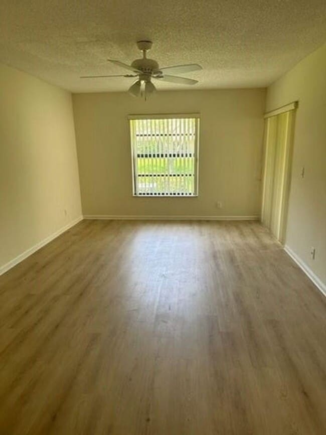Foto del edificio - 406 Buttonwood Pl