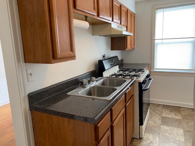 Building Photo - 2461 Harris Terrace