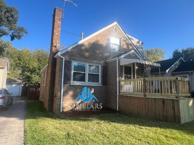Foto del edificio - "Charming 3-Bedroom Home with Spacious Lay...