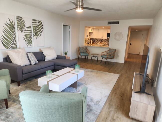 Foto del edificio - 2 bedroom furnished condo in Oceans Seven ...