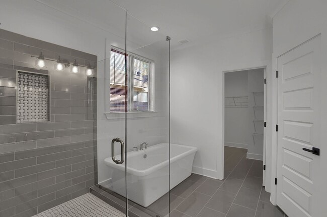 Building Photo - 2374 Forrest Ave