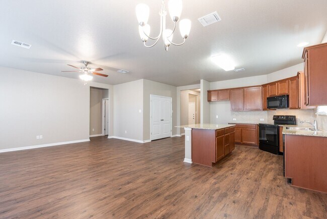 Building Photo - 4-Bedroom, 3-Bath Home in Belton ISD – Ove...