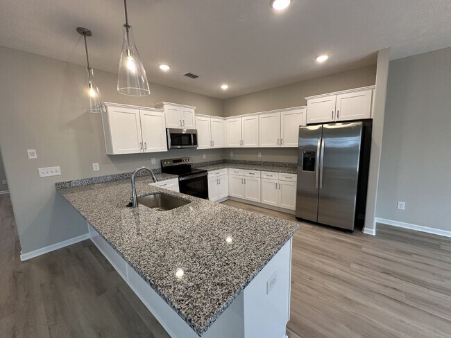 Foto del edificio - Brand New 3 Bed 2.5 Bath Townhome In Shelbyville