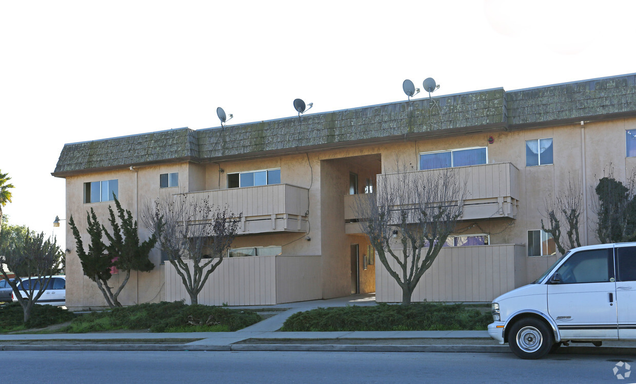 Building Photo - Valley Greens Apartments