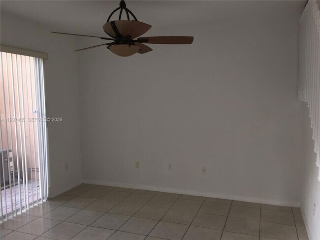 Foto del edificio - 962 SW 143rd Ave
