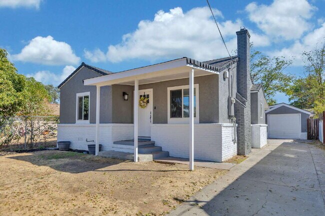Building Photo - 2 Separate Units on One Lot – Ideal for Family/Next Gen Living!