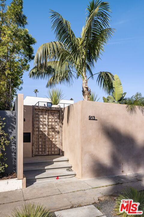 Building Photo - 913 Milwood Ave