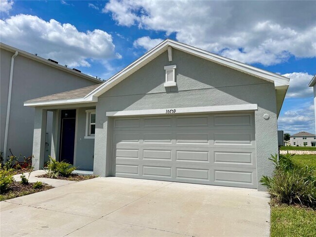 Building Photo - 35759 Sunflower Hl Dr