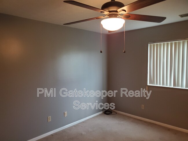 Foto del edificio - 7226 Creekview Dr