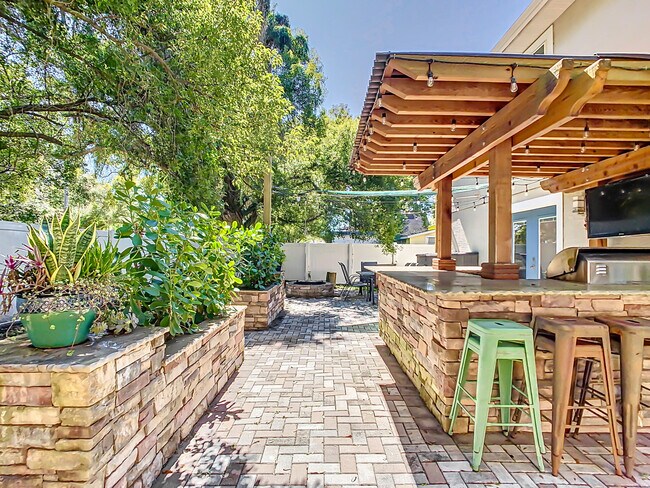Patio interior - 1503 Wise Ave