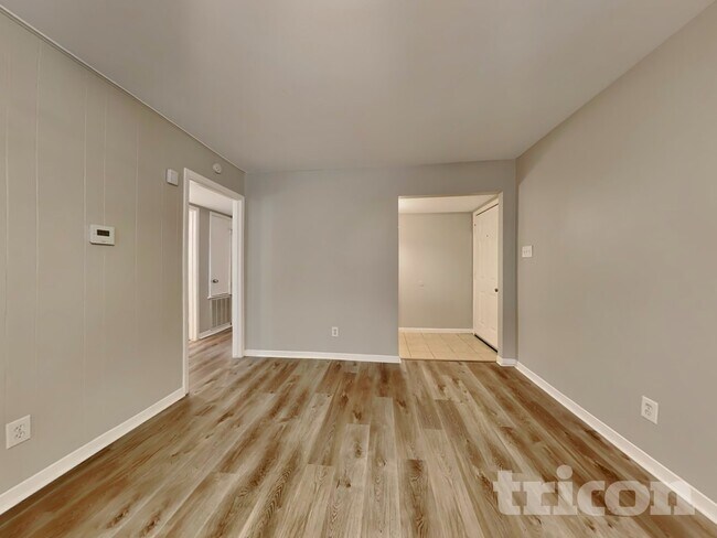 Foto del edificio - 6422 French Chateau Dr