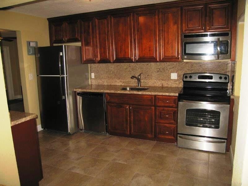 Foto principal - 240 NE 55th St