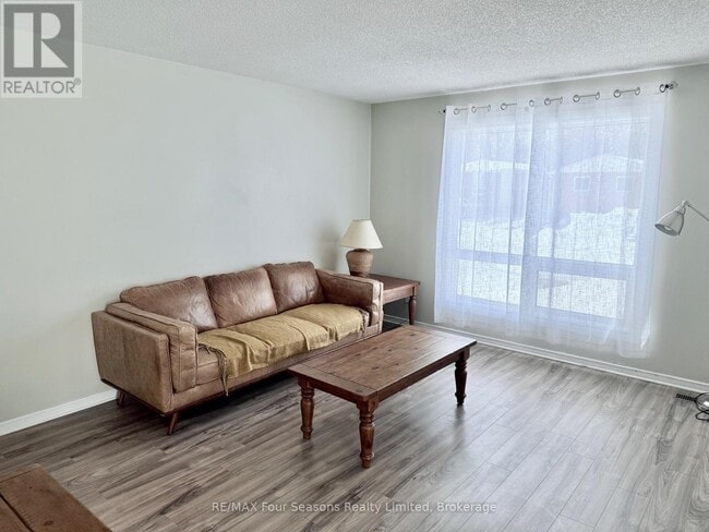 Building Photo - 75 Telfer Rd