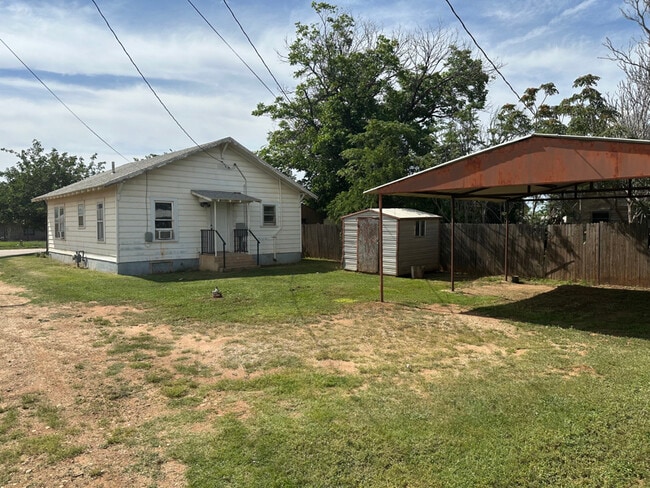 Building Photo - 105 S Cherry St