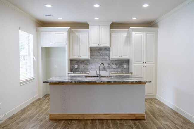 Building Photo - 2606 Appian Wy