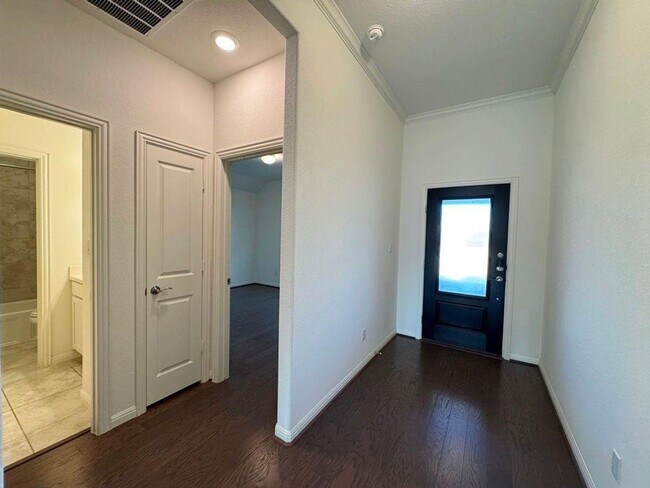 Building Photo - Beautifully built home in Georgetown!