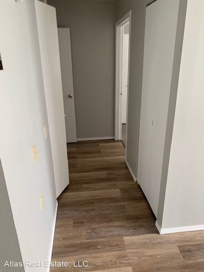 Building Photo - 506-534 Comanche Village Dr