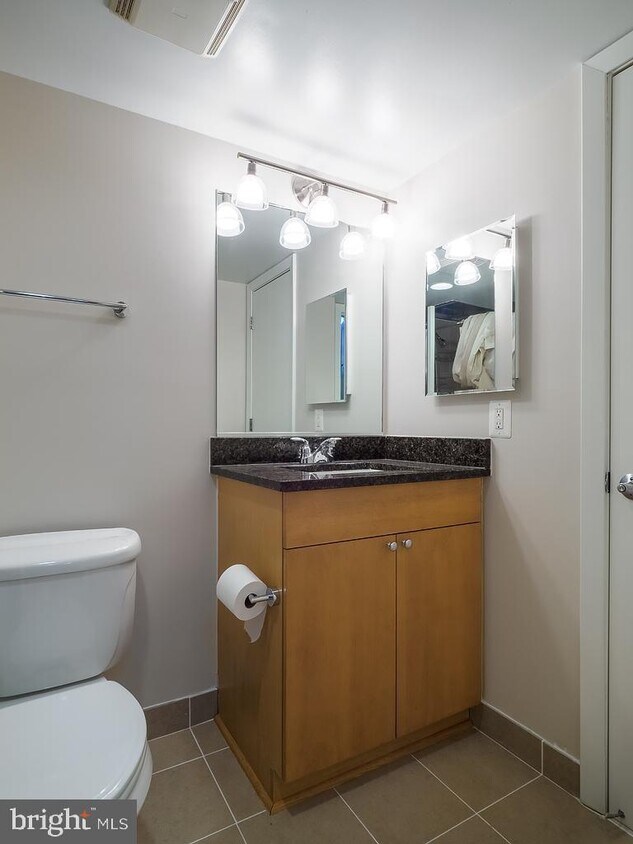 Foto principal - 7500 Woodmont Ave