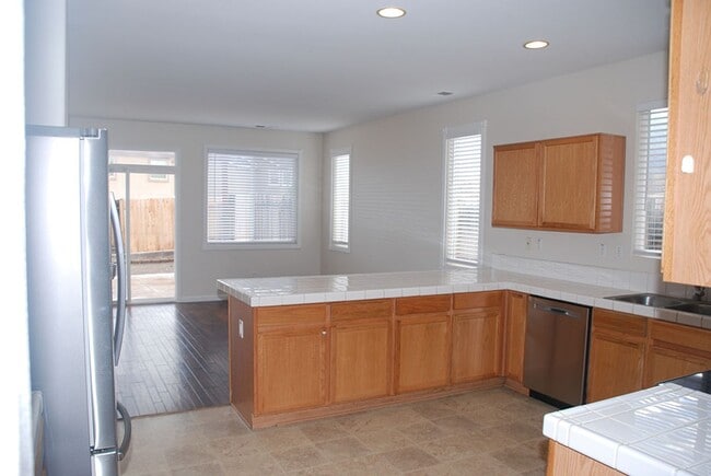 Building Photo - Rancho Bravo Single Story 4 BR/2 Bath/2 Car Garage in South Reno