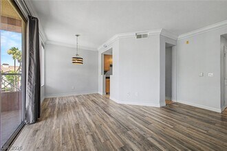 Building Photo - 260 E Flamingo Rd