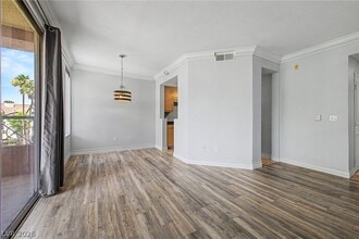 Building Photo - 260 E Flamingo Rd