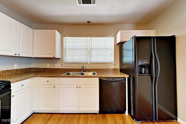 Foto del edificio - 9325 Oren Thompson Rd