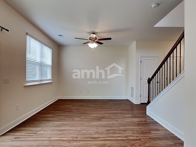 Foto del edificio - 223 S Live Oak Dr