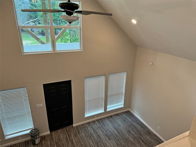 Building Photo - 60 Acorn Ln Dr