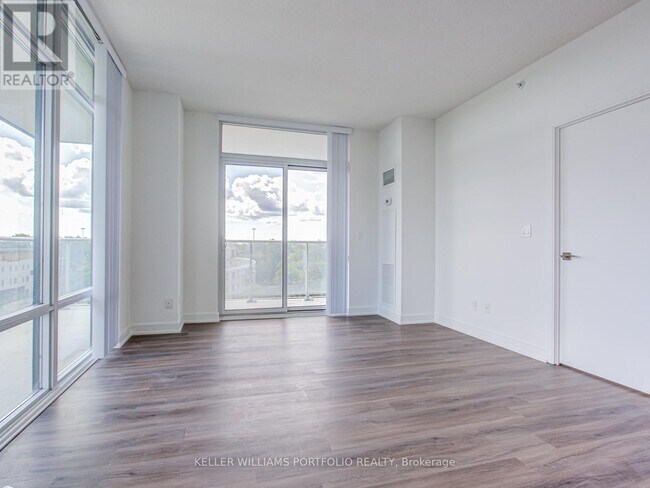 Photo du bâtiment - 621 Sheppard Ave E