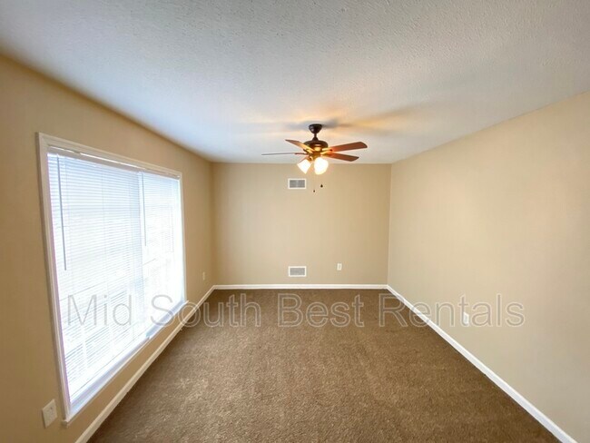 Building Photo - 3473 Clearbrook St