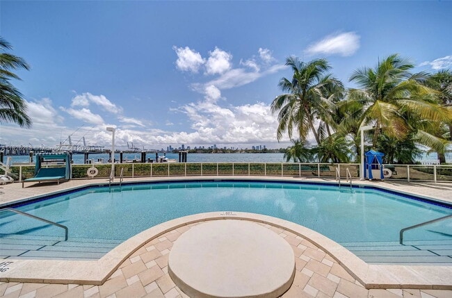 Building Photo - 650 West Ave