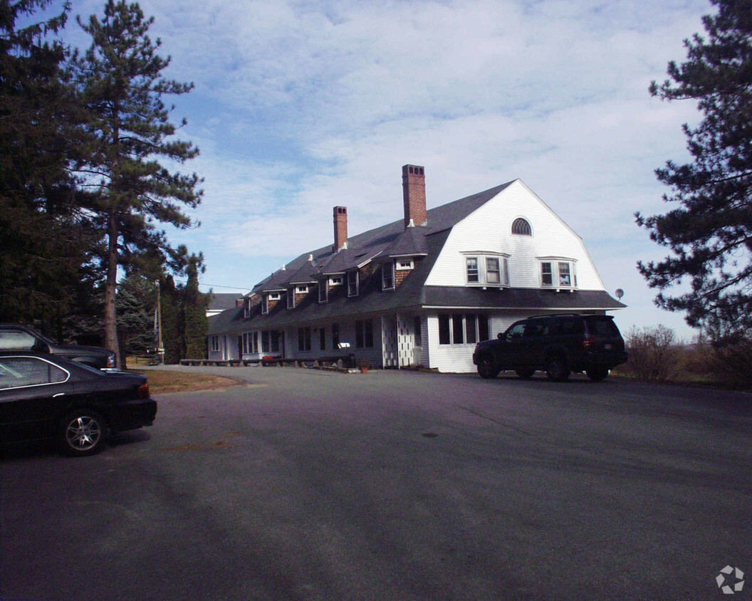Primary Photo - Manor Apartments