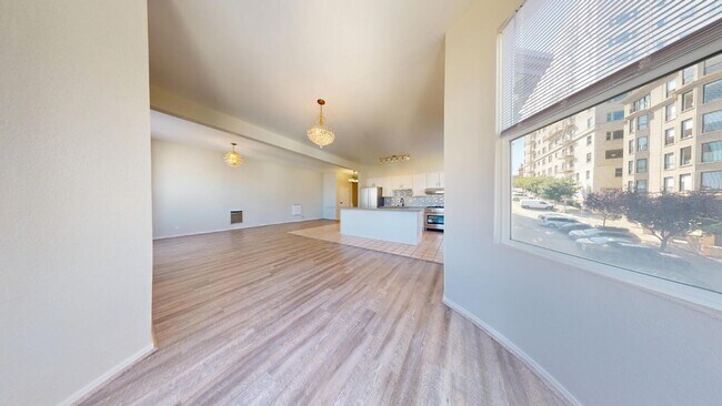 Foto del edificio - Top-Floor Remodeled 3BD/2BA with Parking &...