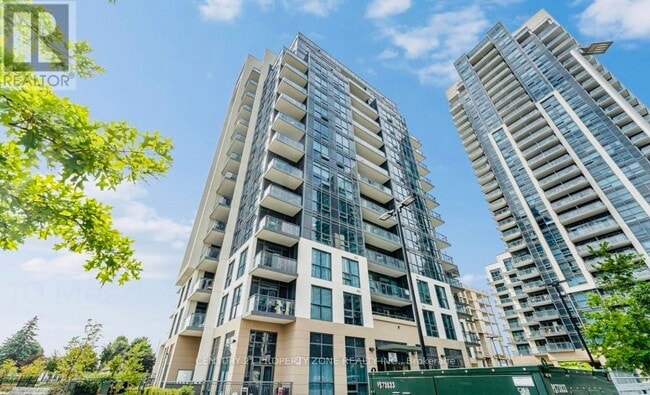 Building Photo - 10 Meadowglen Pl