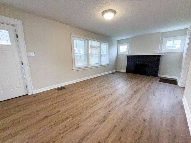 Foto del edificio - Gorgeous 4BR Renovation with Stylish Updates and Plenty of Space!