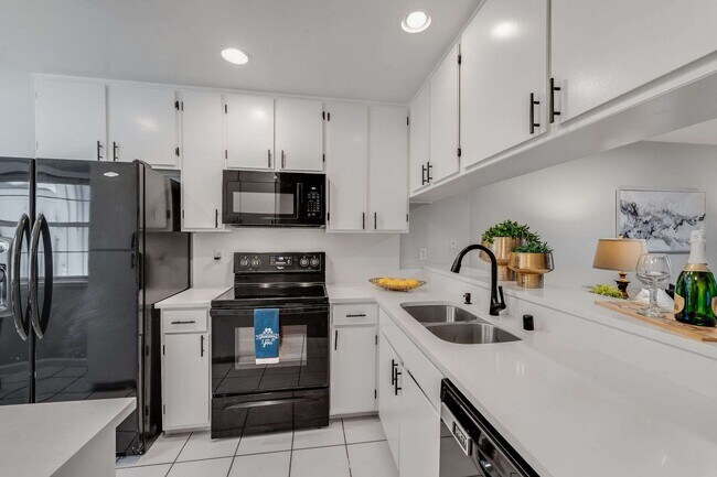 Foto del edificio - 4235 Sheldon Cir