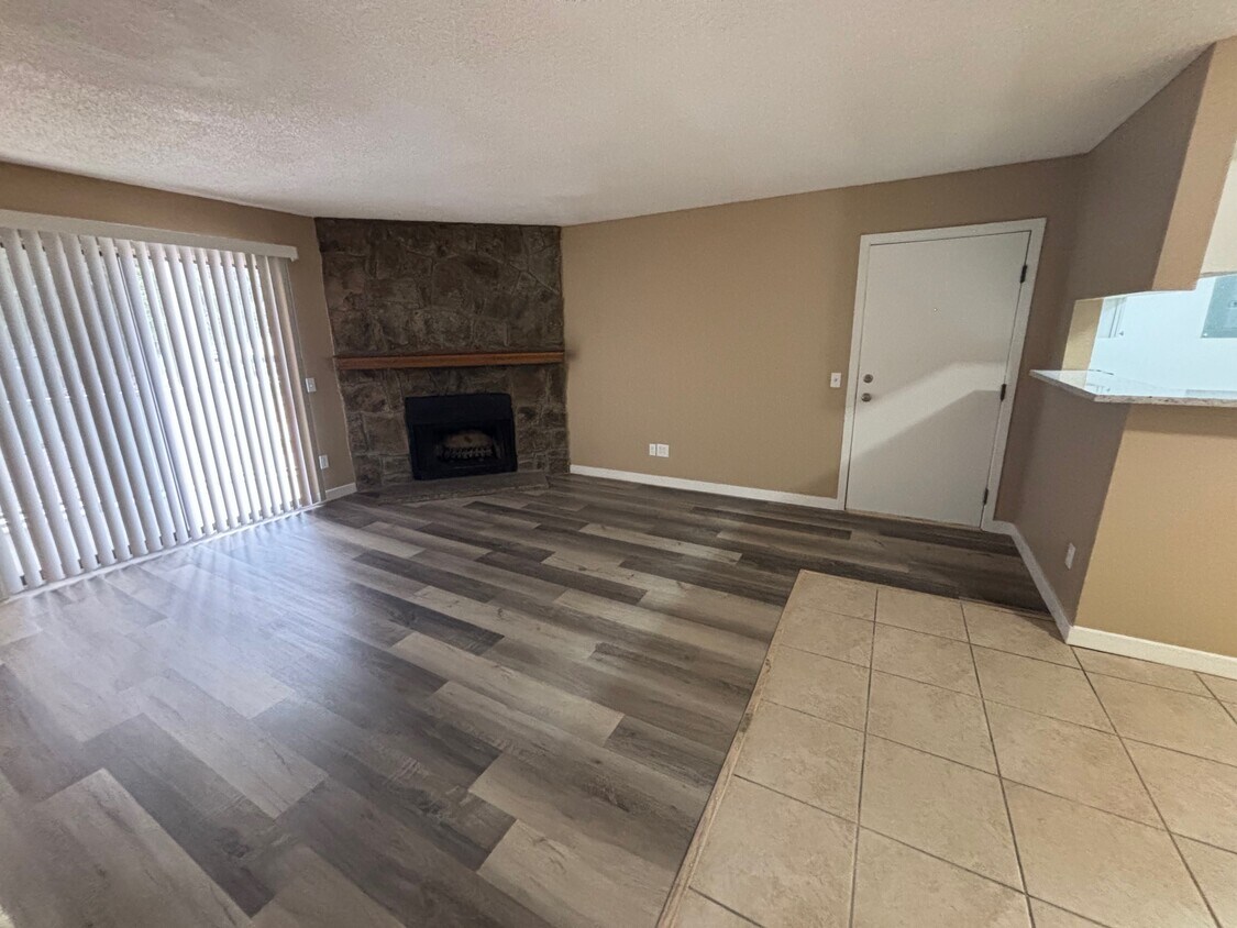 Foto principal - 910 S Walden St