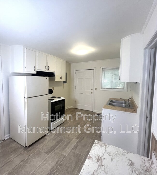 Building Photo - 3079 Marie Cir