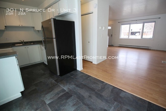 Building Photo - 301 N Spruce Dr