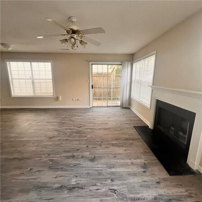Building Photo - 3698 Sapphire Ct