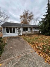 Building Photo - 511 Charles St