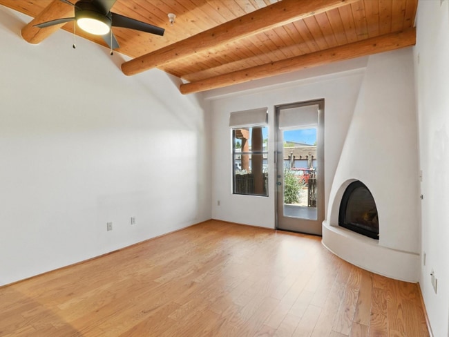 Building Photo - 1405 Vegas Verdes Dr